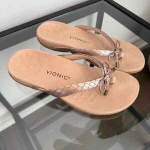 VIONIC  Bella ll Women’s Orthotic Thong Sandals in rose metallic color Size 9